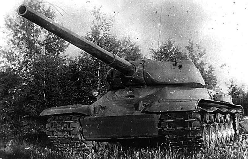 Танк «Объект 701» №0 со 122-мм орудием С-34-II (башня от «Объекта 701» №1) на Гороховецком АНИОП, лето 1944 г. Танк «Объект 701» №0 со 122-мм орудием С-34-II (башня от «Объекта 701» №1) на Гороховецком АНИОП, лето 1944 г.