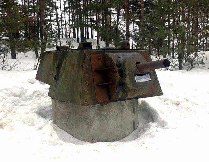 Танковая огневая точка с башней КВ-1, музей «Сестрорецкий рубеж» Танковая огневая точка с башней КВ-1, музей «Сестрорецкий рубеж»
