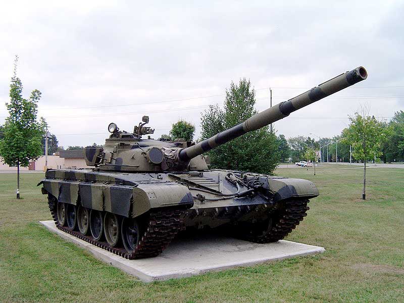 Восточнонемецкий Т-72 в канадском музее Борден. Восточнонемецкий Т-72 в канадском музее Борден.