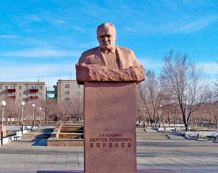 Памятник в городе Байконур Памятник в городе Байконур