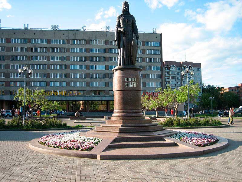 Памятник княгине Ольге в Пскове. Работа З. Церетели, 2003 год Памятник княгине Ольге в Пскове. Работа З. Церетели, 2003 год