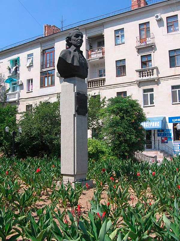 Памятник в Севастополе, 1983 год. Памятник в Севастополе, 1983 год.