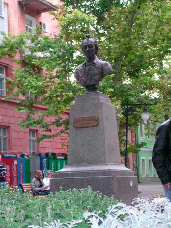 Памятник Суворову в Херсоне. Памятник Суворову в Херсоне.