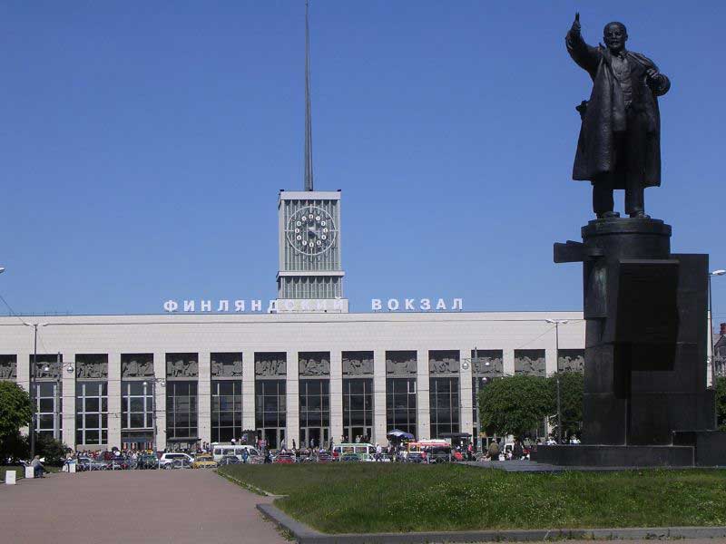 Финляндский вокзал. Памятник В.И.Ленину Финляндский вокзал. Памятник В.И.Ленину