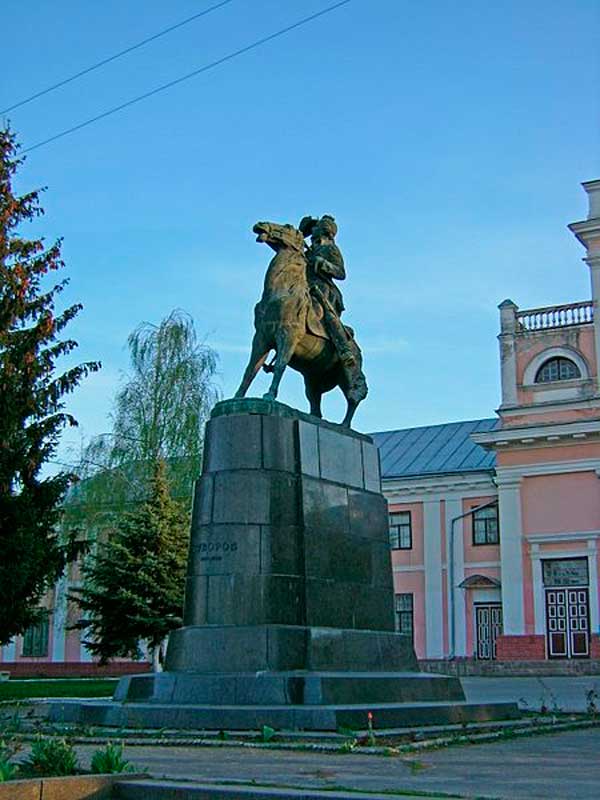 Памятник в Тульчине. Памятник в Тульчине.