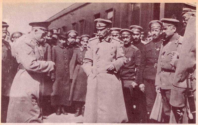 Брусилов на перроне Самбора, 1915