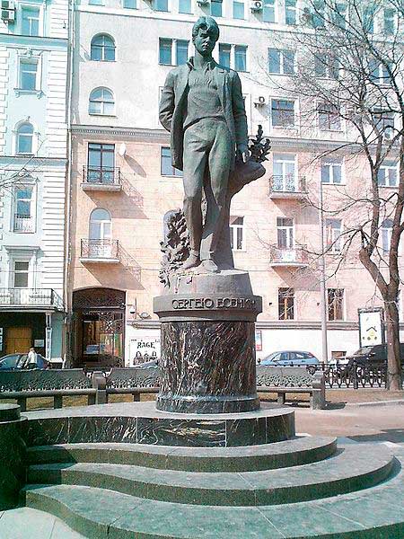 Памятник Есенину на Тверском бульваре в Москве