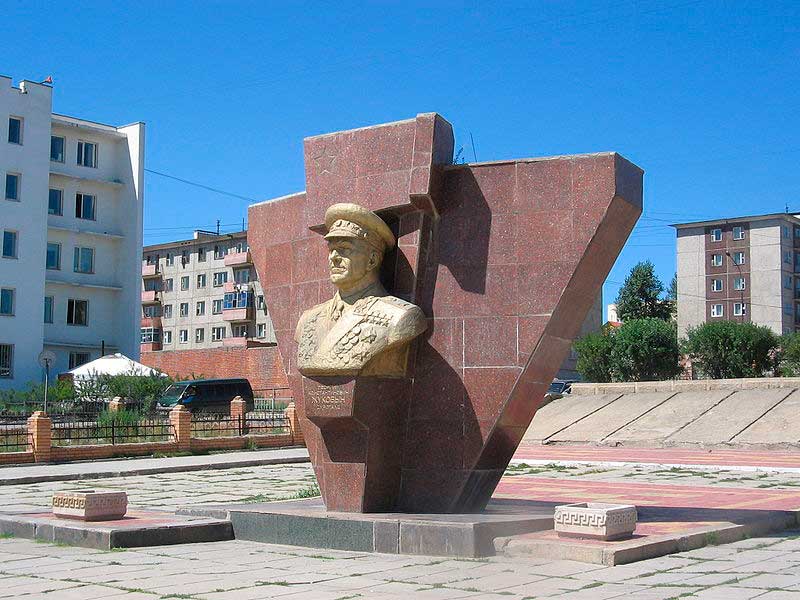Памятник Жукову в Улан-Баторе (Монголия)