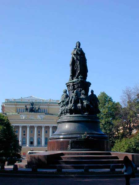 Памятник Екатерине в Санкт-Петербург Памятник Екатерине в Санкт-Петербурге