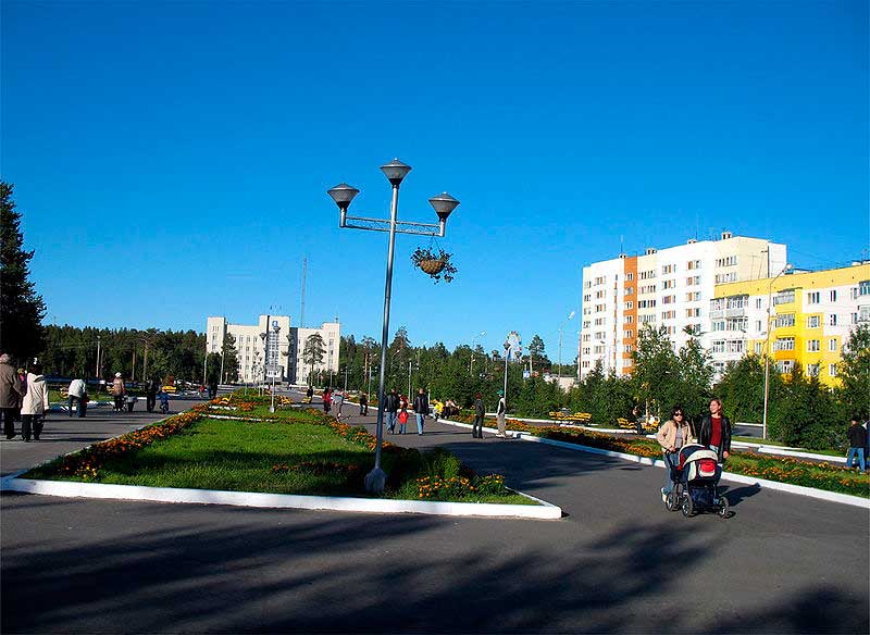 Центр города, дорога к новому фонтану и зданию администрации города Центр города, дорога к новому фонтану и зданию администрации города