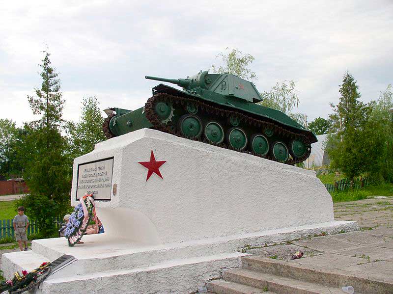 Танк-памятник Т-70 в посёлке Езерище, Белоруссия. Танк-памятник Т-70 в посёлке Езерище, Белоруссия.