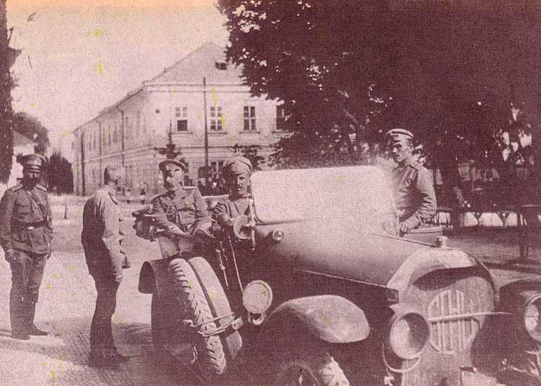 Брусилов и вел.кн. Георгий Михайлович во время Великого отступления, 1915 Брусилов и вел.кн. Георгий Михайлович во время Великого отступления, 1915