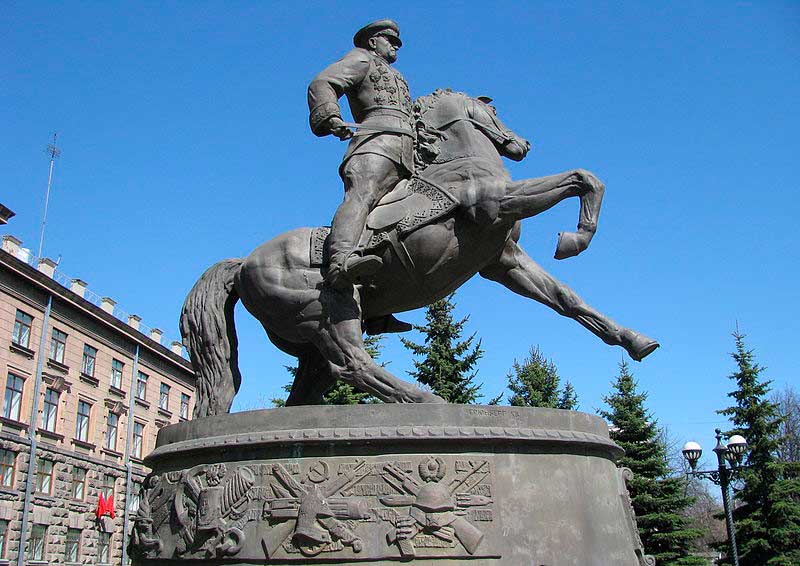 Памятник Жукову в Екатеринбурге