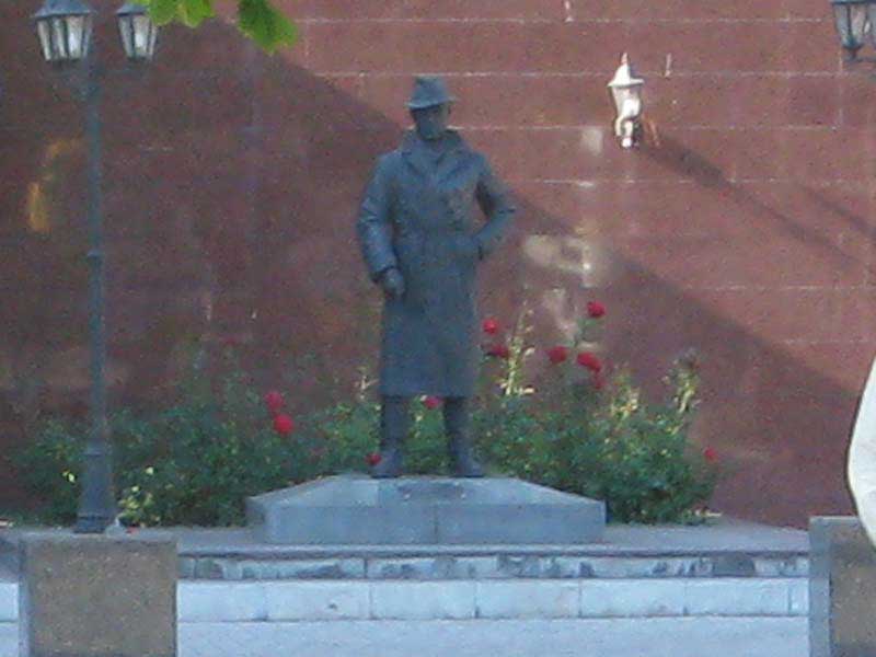 Памятник Высоцкому в г. Мариуполе