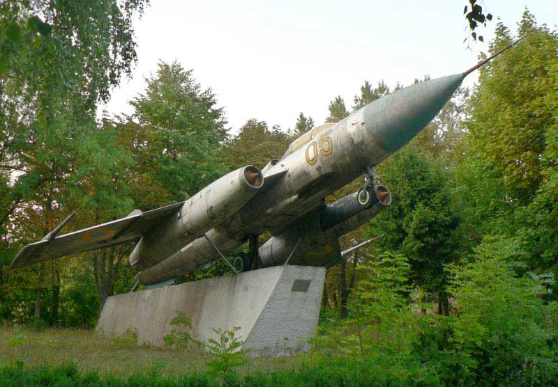 Як-28 в пгт. Вапнярка, Винницкая область, Украина