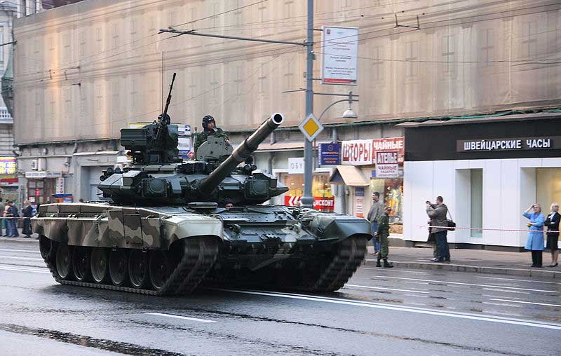 Т-90А на репетиции перед Парадом Победы 9 мая 2009 года