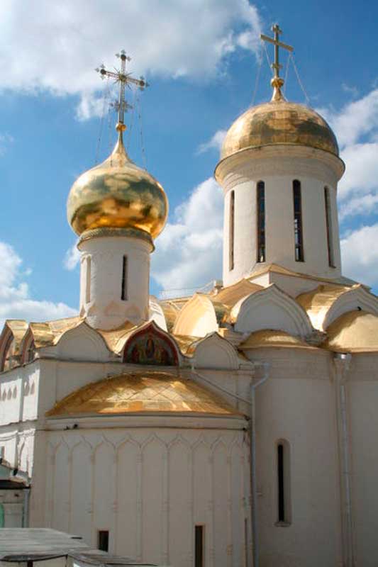 Белокаменный Троицкий собор в Троице-Сергиевой лавре Белокаменный Троицкий собор в Троице-Сергиевой лавре